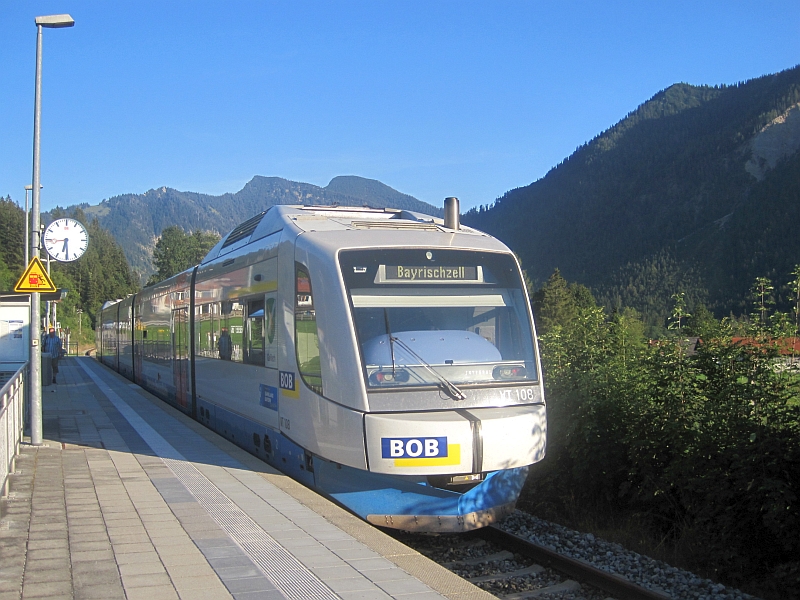 Integral-Triebzug am Haltepunkt Osterhofen