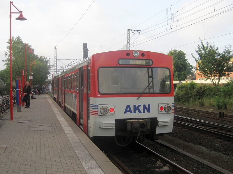 Dieseltriebzug LHB VT 2E der AKN in Elmshorn