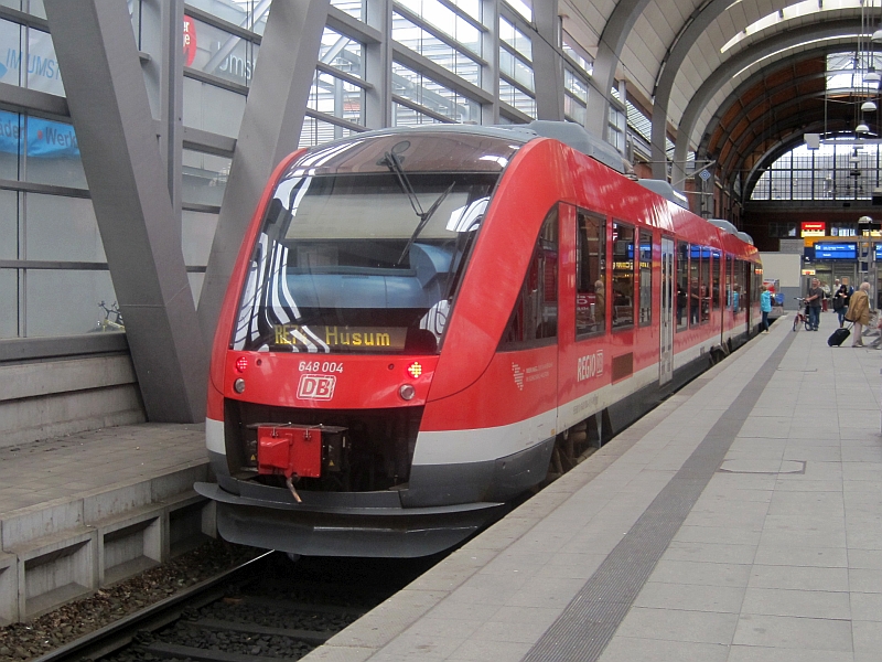 LINT-Triebwagen im Hauptbahnhof Kiel