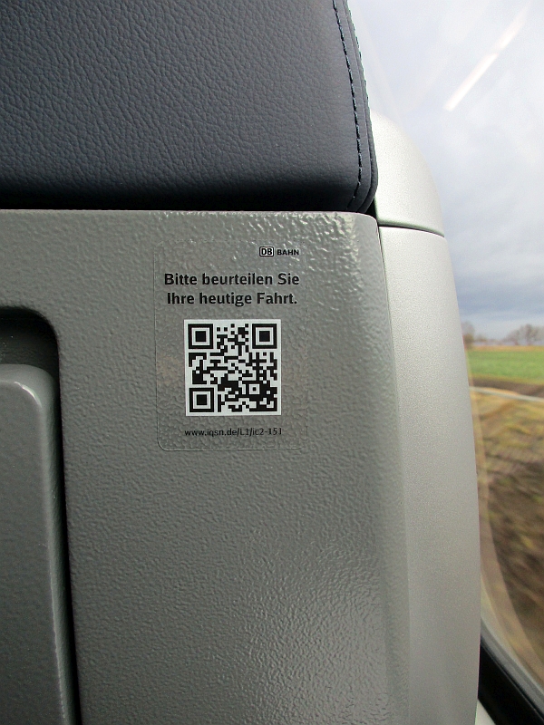 QR-Code am Sitz im IC2 zur Beurteilung der Fahrt