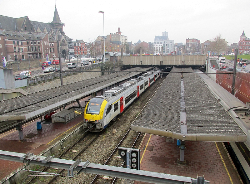 Blick auf die Gleise im Bahnhof Liège-Palais