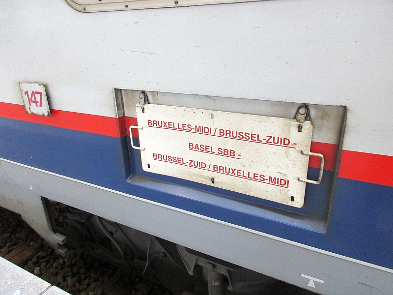 Zuglaufschild des IC/IR 97 'Iris' Brüssel-Basel