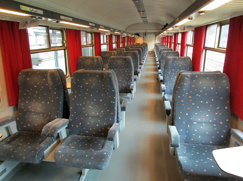 Großraumwagen erster Klasse der belgischen Bahn