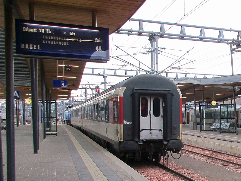Verstärkung des Zugs mit Zusatzwagen der SBB in Luxemburg