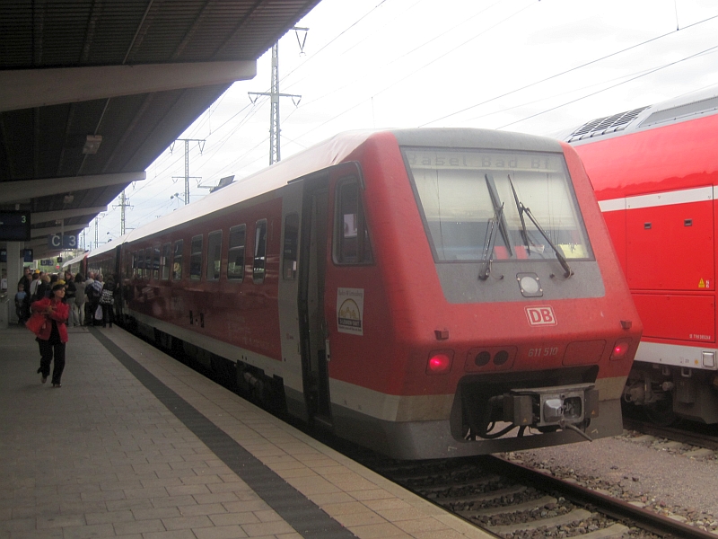 Dieseltriebwagen der Baureihe 611 im Bahnhof Singen