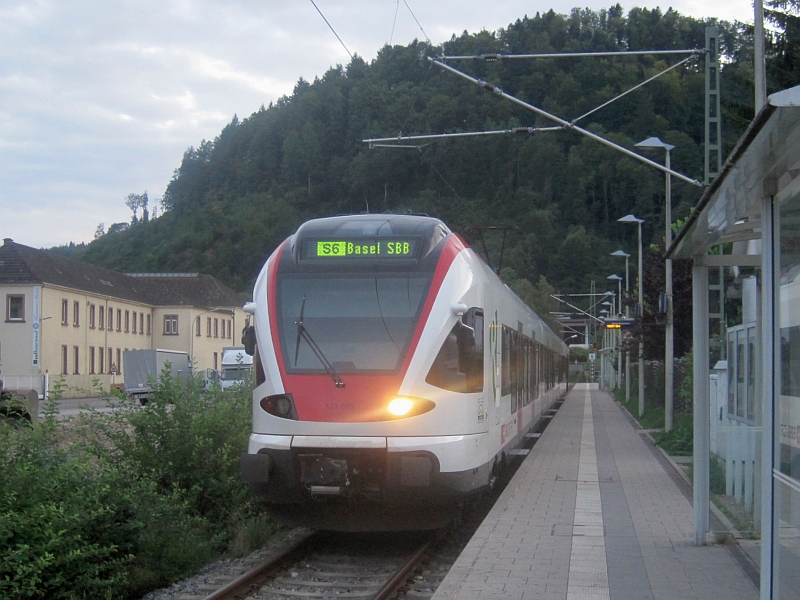 Flirt-Triebzug in Zell im Wiesental