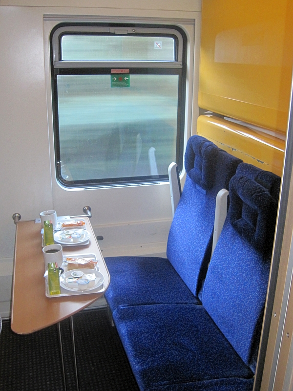 Schlafwagen-Abteil in Tagesstellung