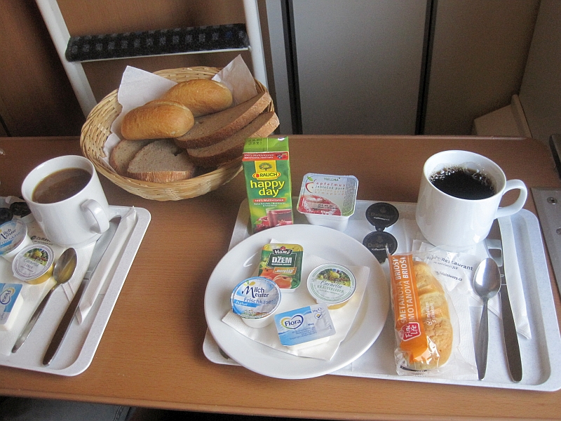 Frühstück im CNL-Schlwagen