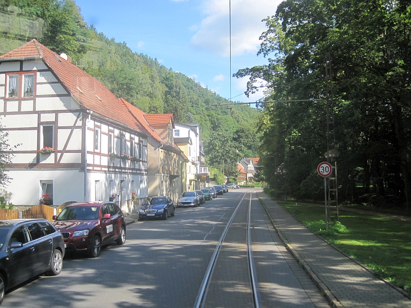 Fahrt mit der Kirnitzschtalbahn durch Bad Schandau