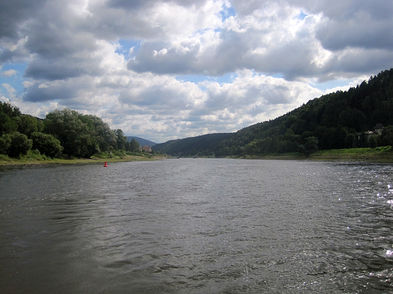 Fahrt mit der Fähre auf der Elbe