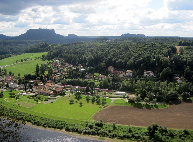 Blick von der Bastei auf den Haltepunkt Kurort Rathen