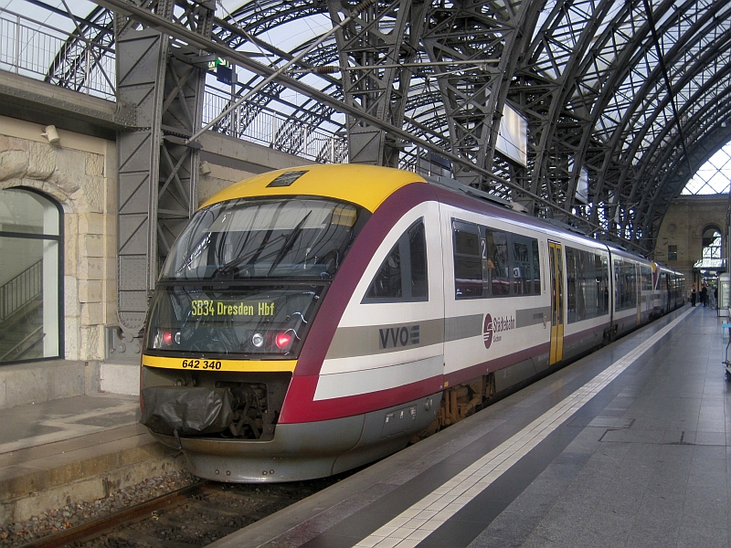 Desiro-Triebwagen der Städtebahn Sachsen im Hauptbahnhof Dresden