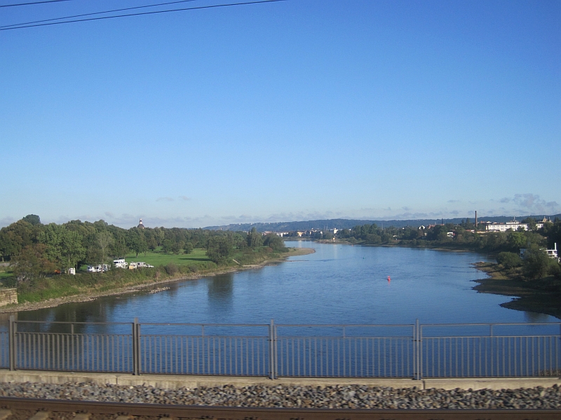 Fahrt über die Elbe in Dresden