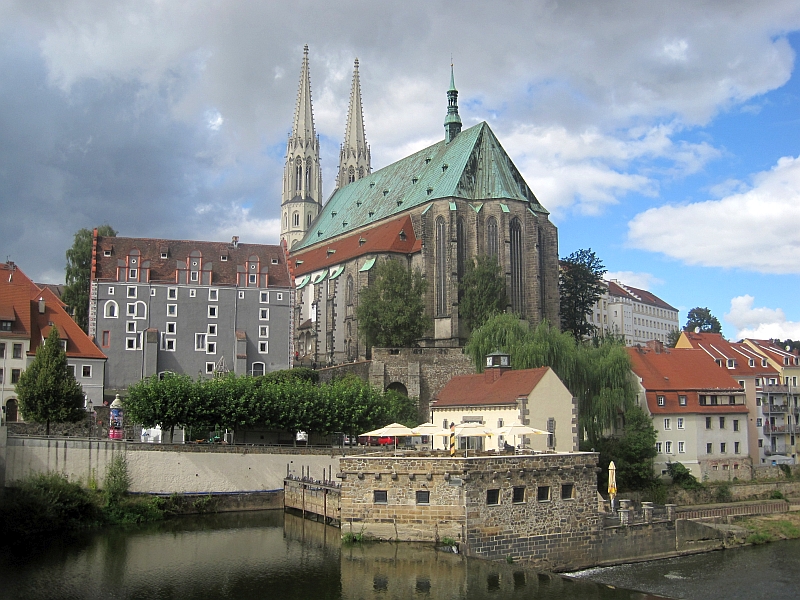 Blick vom polnischen Zgorzelec über die Neiße auf die Peterskirche Görlitz