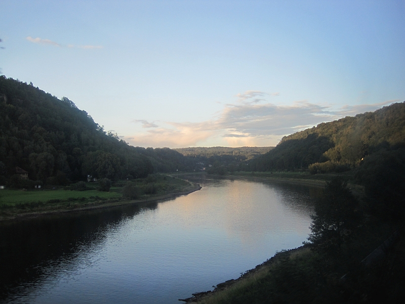 Fahrt durch das abendliche Elbtal