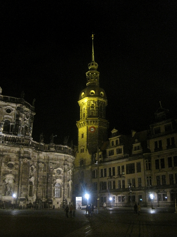Hausmannsturm des Dresdener Schlosses bei Nacht