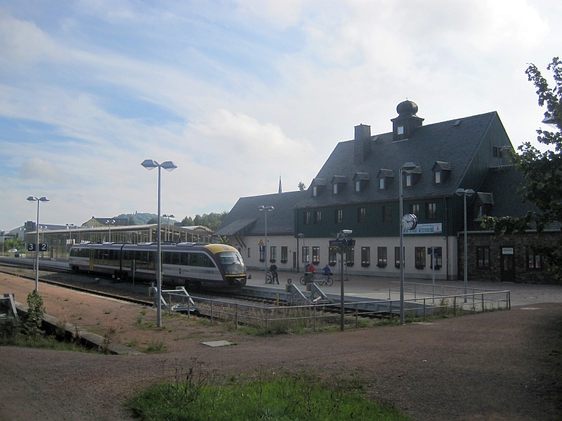 Zug nach der Ankunft im Bahnhof Kurort Altenberg