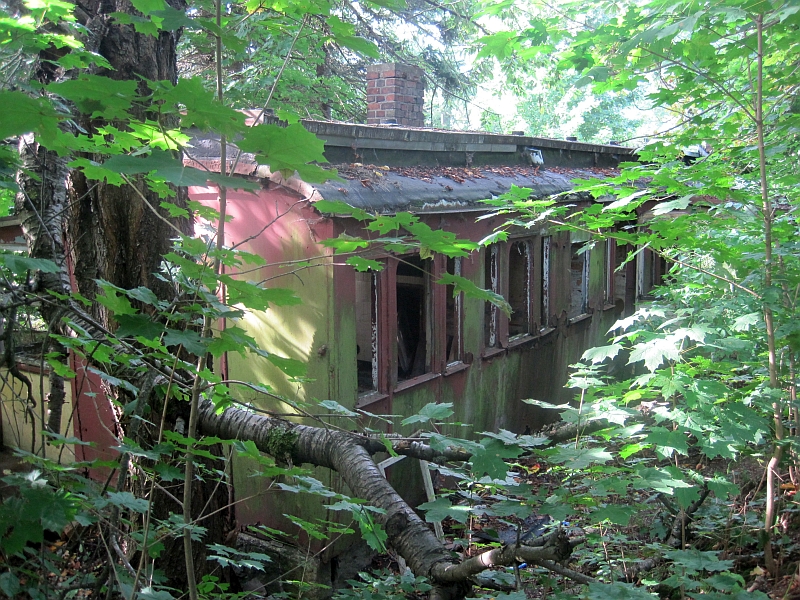 Alter Wagenkasten unweit des Bahnhofs Altenberg