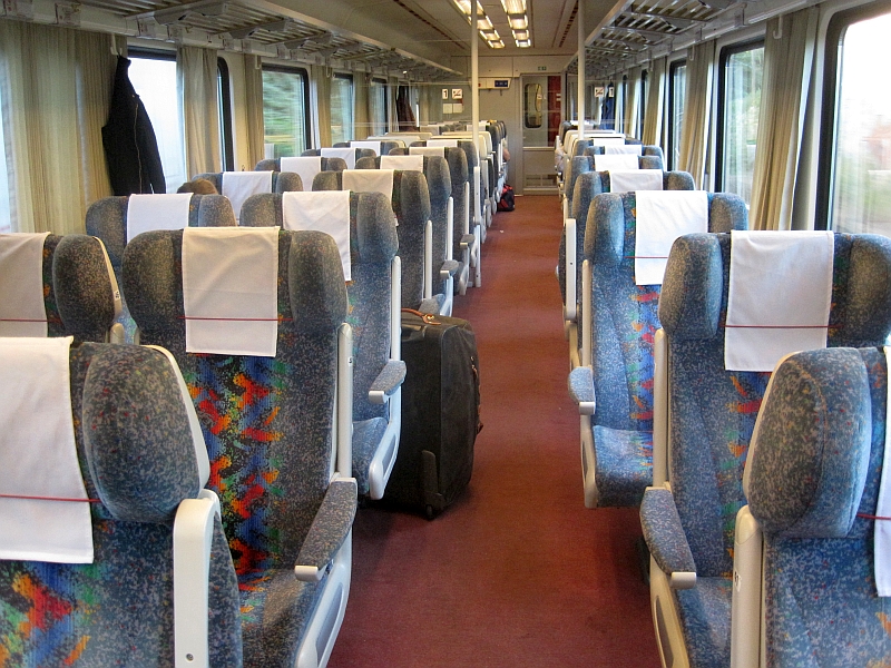 Erste Klasse im EC-Großraumwagen der tschechischen Bahn