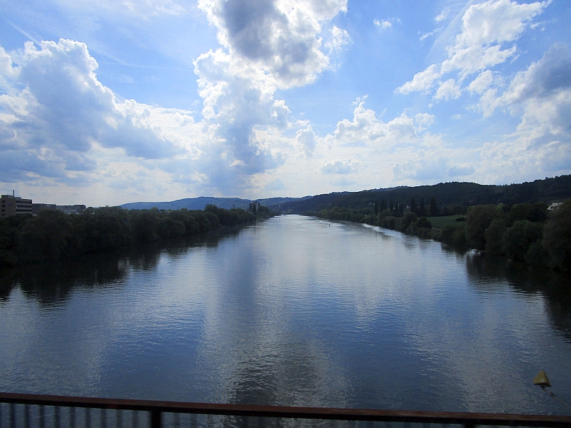 Fahrt auf der Pflalzeler Brücke über die Mosel
