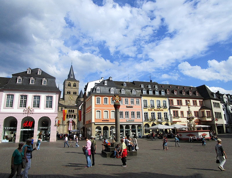 Hauptmarkt Trier mit Blick zum Dom