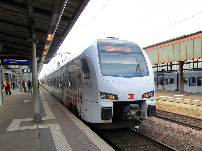 Einfahrt eines SÜWEX-Triebzugs in den Hauptbahnhof Trier
