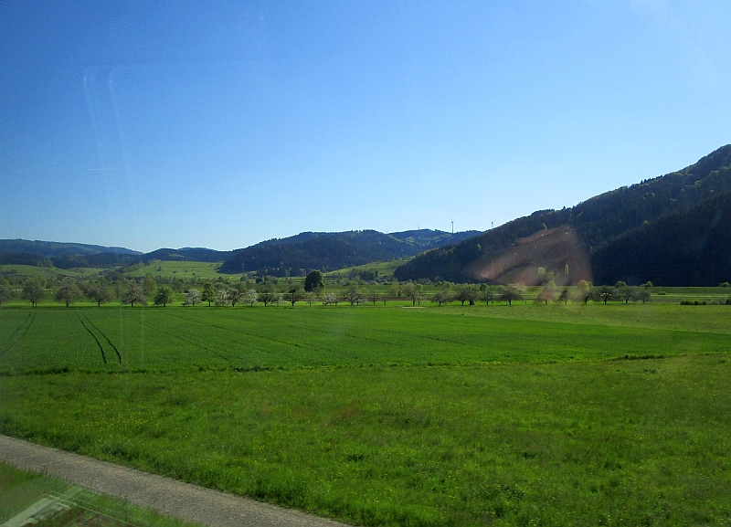 Blick aus dem Zugfenster im Kinzigtal