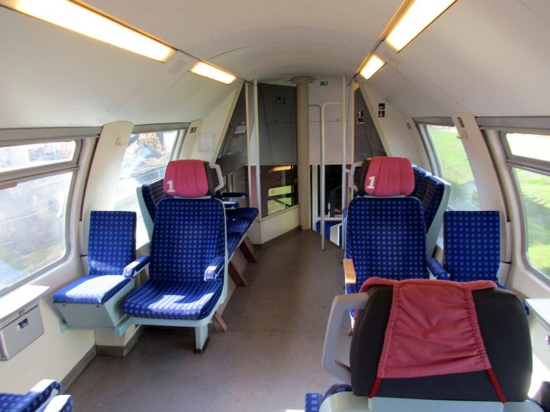 Innenbild erste Klasse im Doppelstockwagen auf der Höllentalbahn