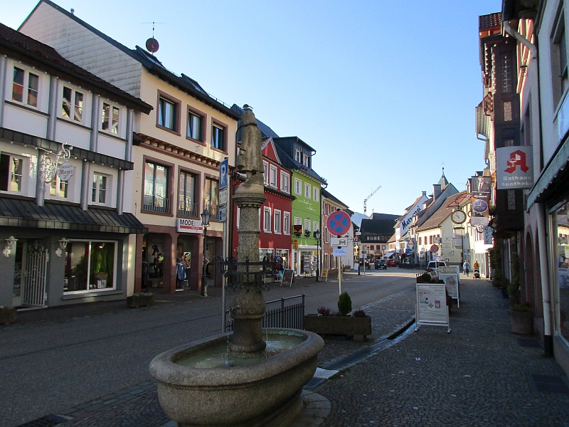 Hauptstraße mit Bächle in Elzach