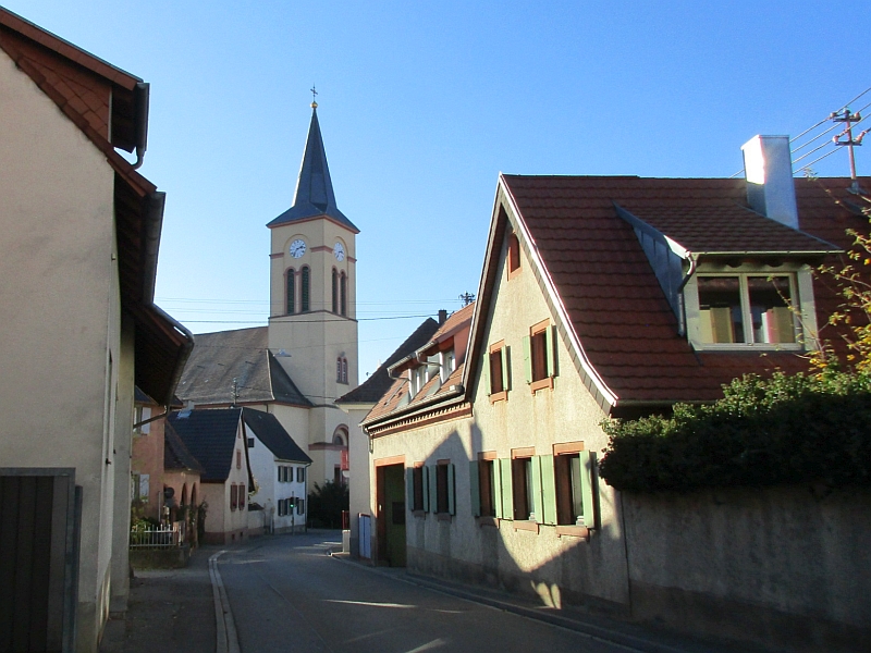 Spaziergang durch Oberrotweil mit der St.-Johannis-Kirche