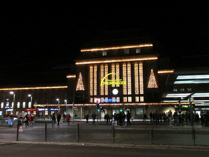 Hauptbahnhof Leipzig mit Weihnchtsdekoration