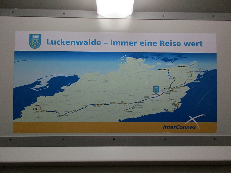 Alte Werbung im Abteil für den früheren InterConnex Neuss-Rostock