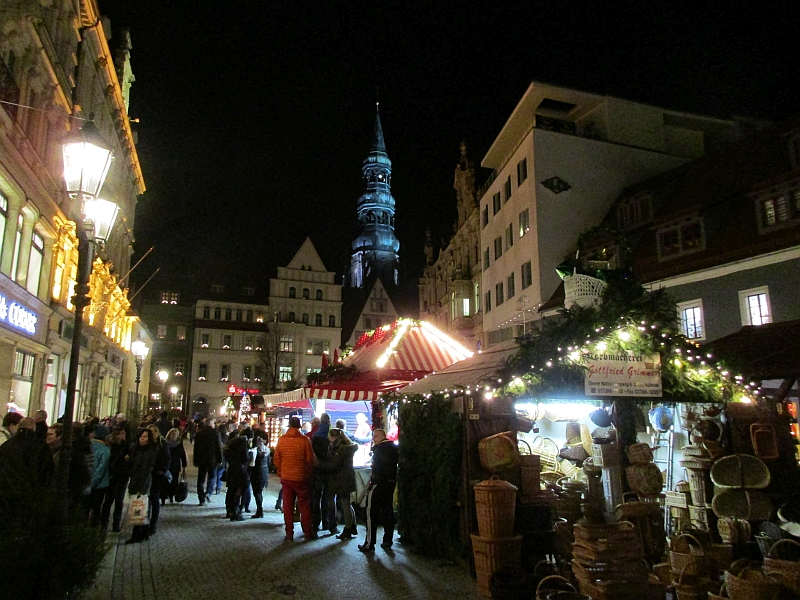 Weihnachtsmarkt auf dem Hauptmarkt vor dem Mariendom Zwickau