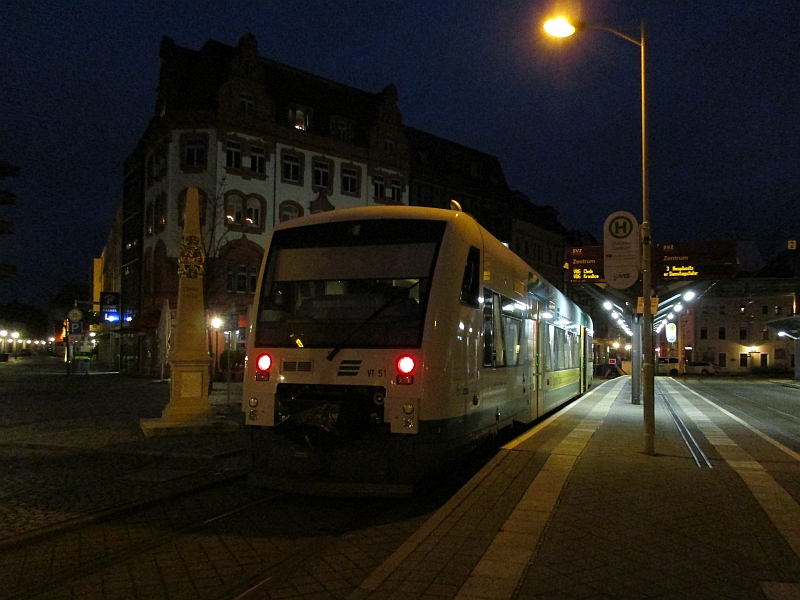 Regioshuttle der Vogtlandbahn an der Kombi-Haltestelle Zwickau Zentrum