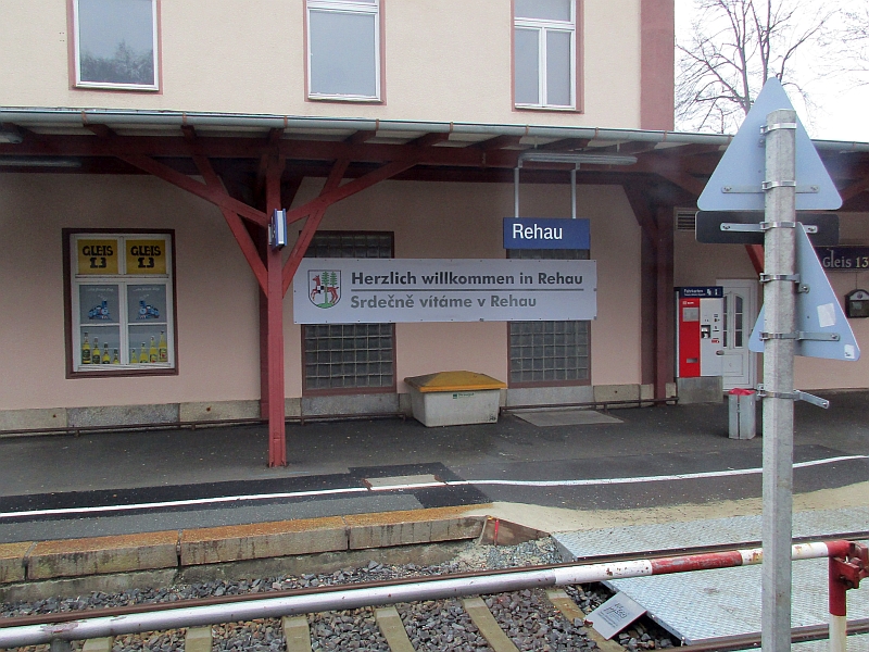 Willkommensschild am Bahnhof Rehau