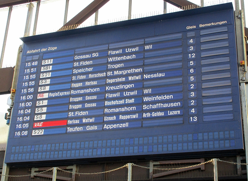Anzeigetafel am Bahnhof St. Gallen
