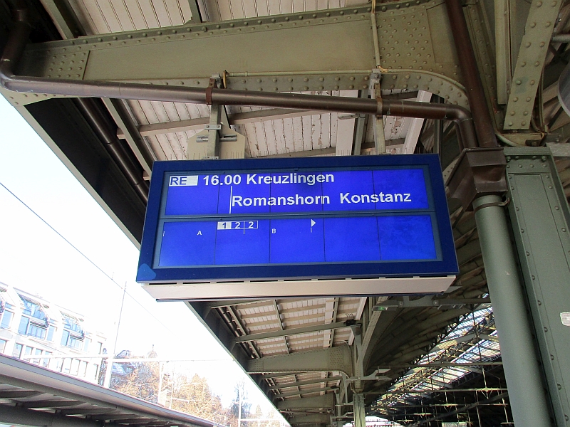 Schnellzug St. Gallen-Konstanz auf dem Fahrtzielanzeiger