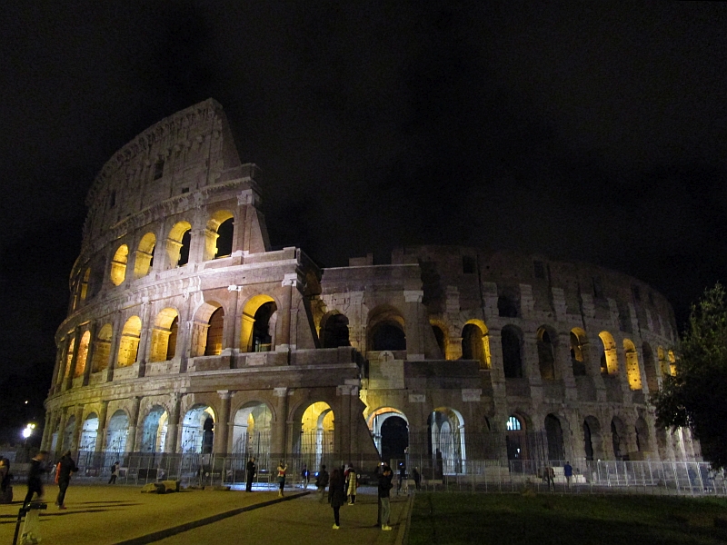 Kolosseum in Rom bei Nacht