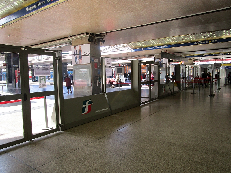 Bahnsteigsperren im Bahnhof Roma Termini