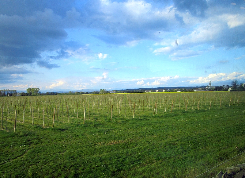 Blick aus dem Zugfenster in der Provinz Gorizia