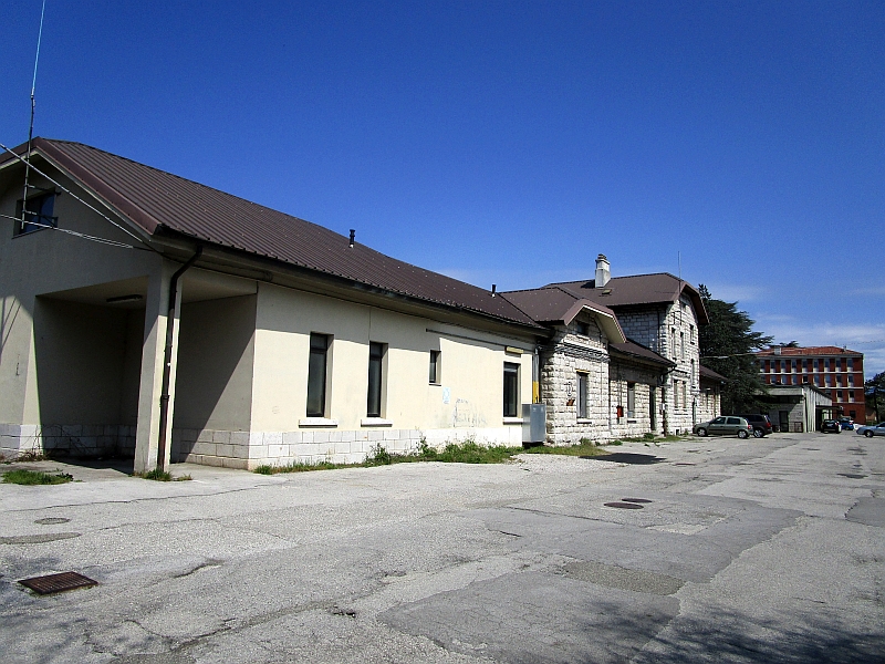 Gebäude am Bahnhof Opicina mit Sitz der slowenischen Bahn