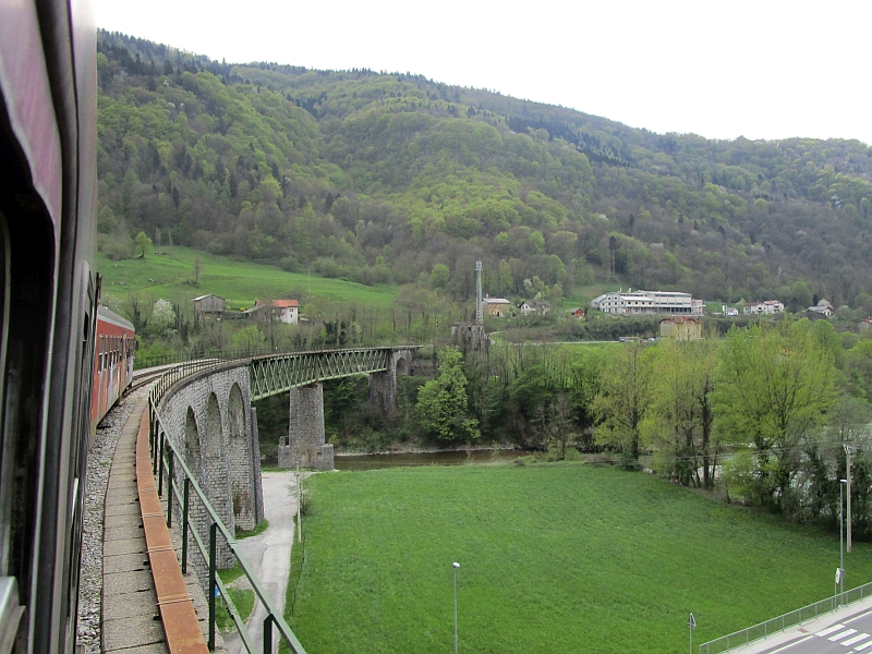 Brücke über die Idrijca
