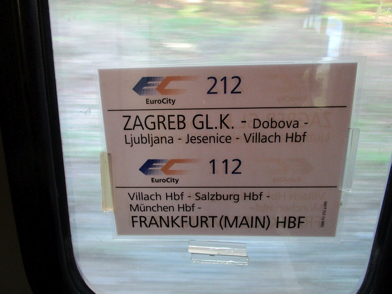 Zuglaufschild des EC 212/112 Zagreb-Villach-Frankfurt