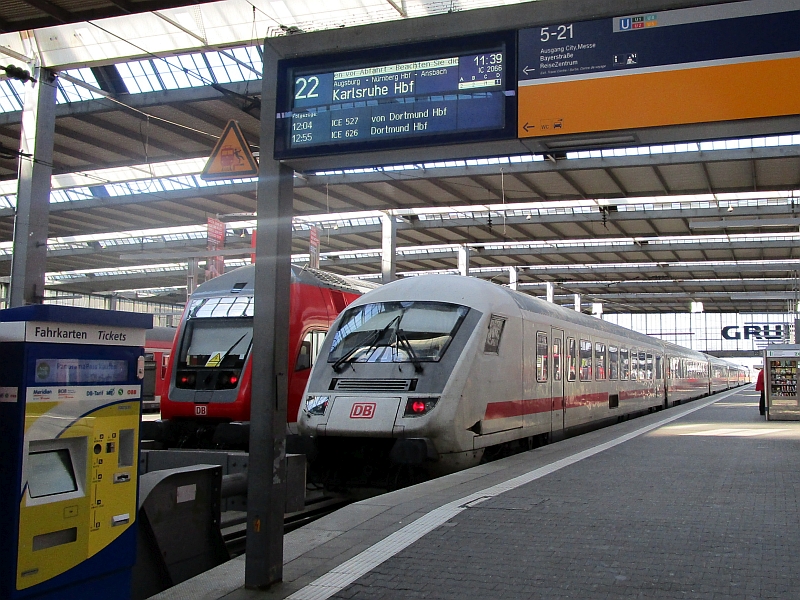 IC 2066 im Hauptbahnhof München