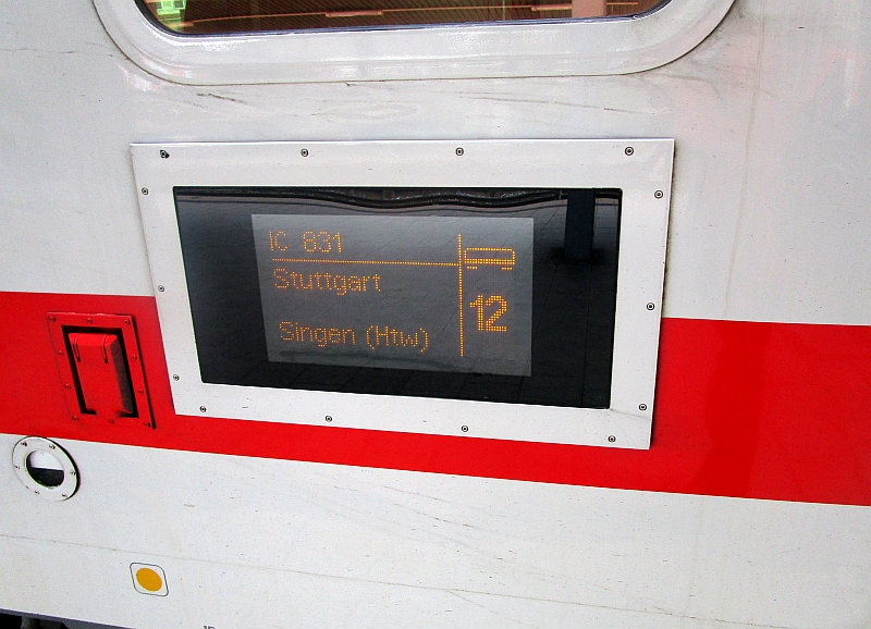 Zuglaufanzeige des IC 831 Stuttgart-Singen