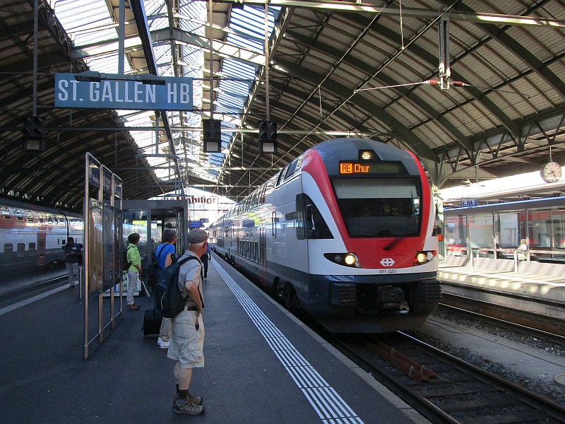 Einfahrt eines Regio-Dostos in den Bahnhof St. Gallen