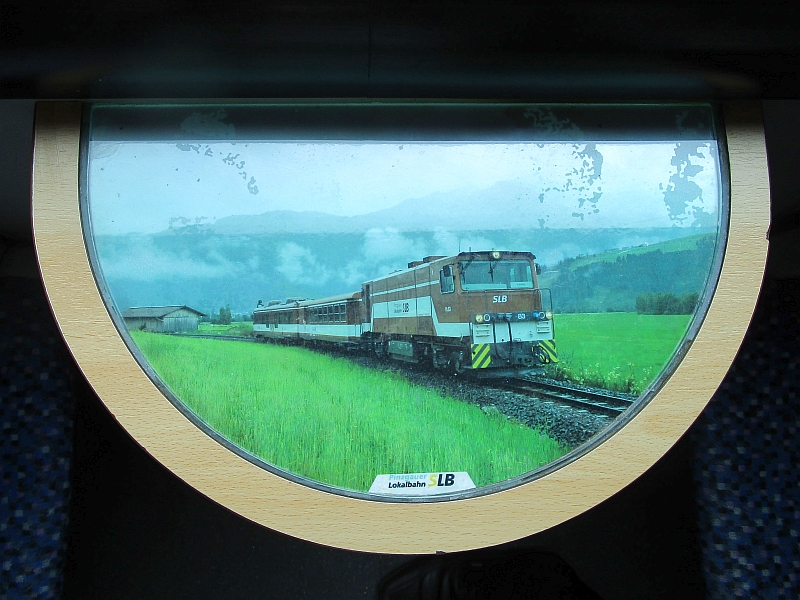 Foto eines Wendezugs mit Gmeinder-Diesellokomotive auf einem Tisch