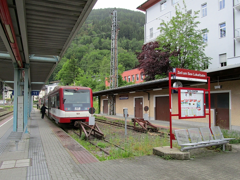 Zug der Pinzgauer Lokalbahn nach der Ankunft in Zell am See