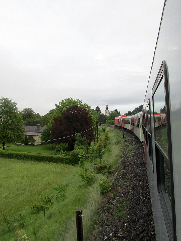 Blick aus dem Zugfenster auf der Rosentalbahn