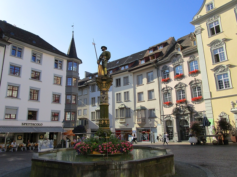 Fronwagplatz mit Landsknechtbrunnen in Schaffhausen